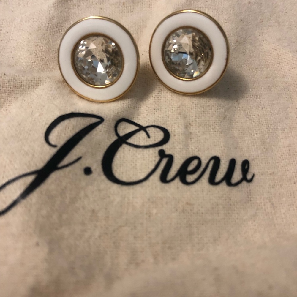 White, gold coloured, rhinestone pearced stud beautiful circle shape ear…